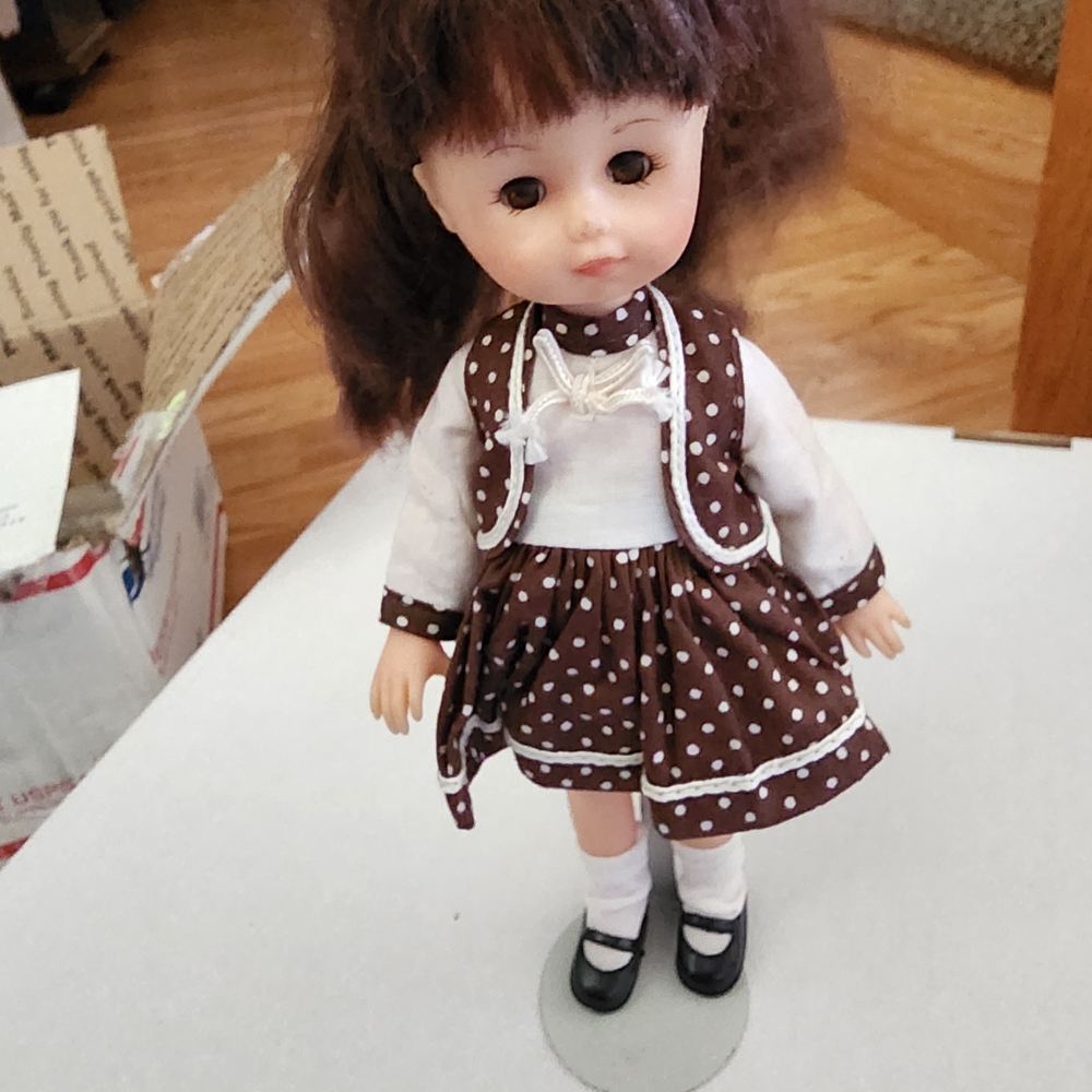 GINNY DOLL WITH CLOTHING Brown and White Vintage-Inspired Doll with Accessories